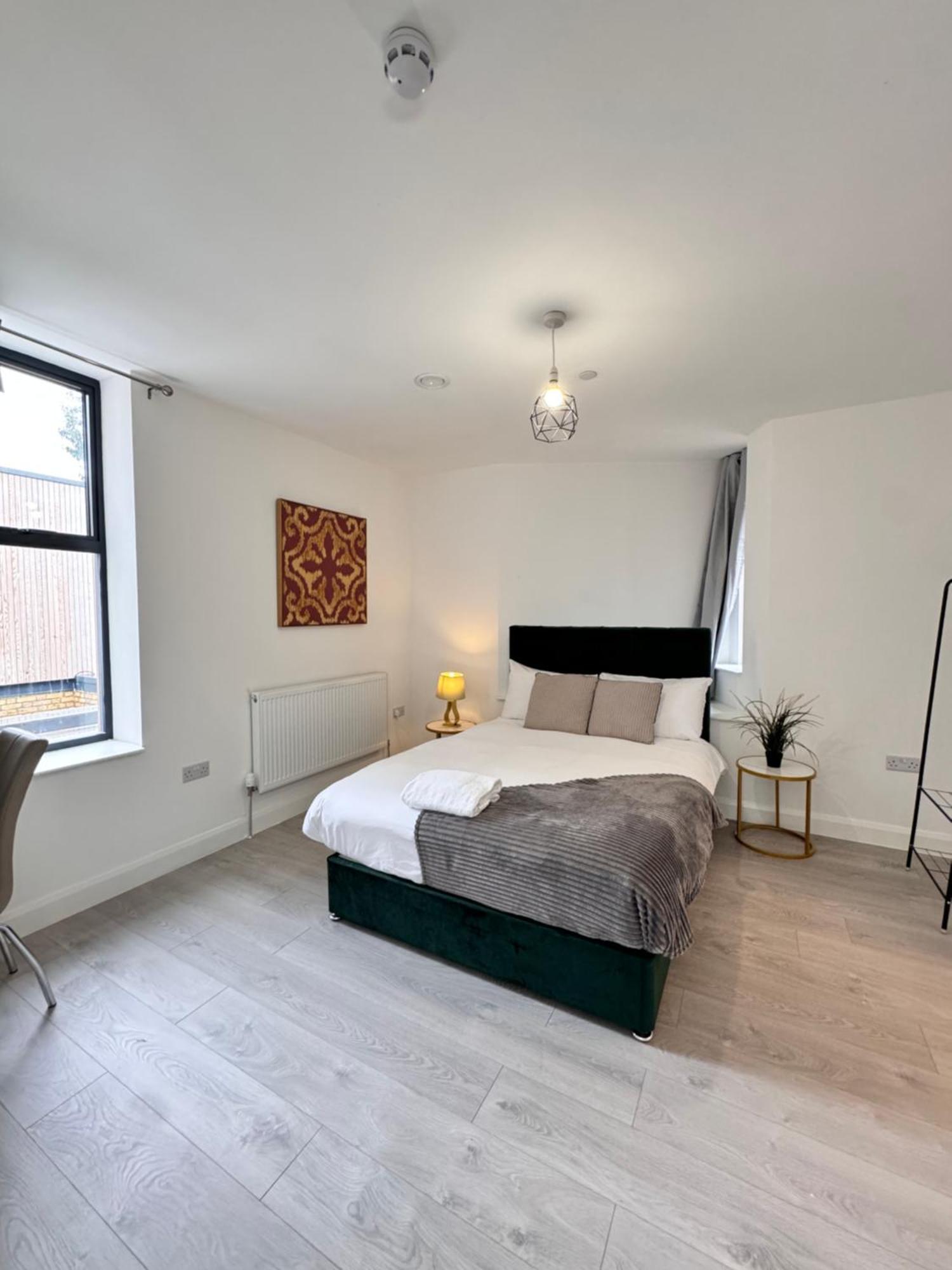 Ealing Broadway Great Stay 7-Minute Walk From The Underground ภายนอก รูปภาพ
