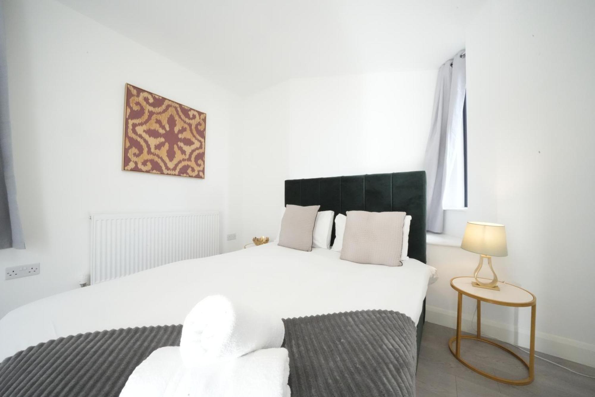 Ealing Broadway Great Stay 7-Minute Walk From The Underground ภายนอก รูปภาพ