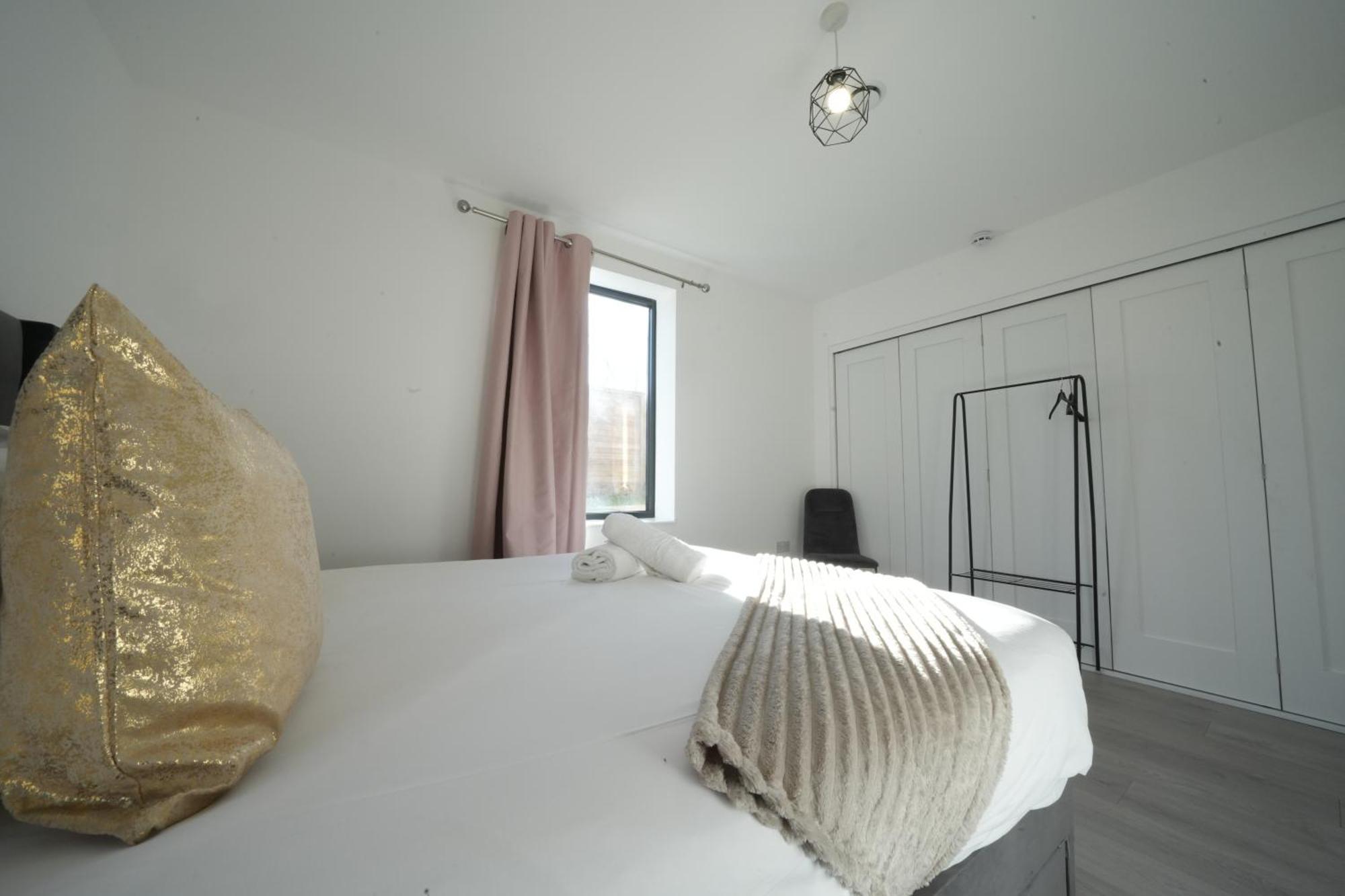 Ealing Broadway Great Stay 7-Minute Walk From The Underground ภายนอก รูปภาพ