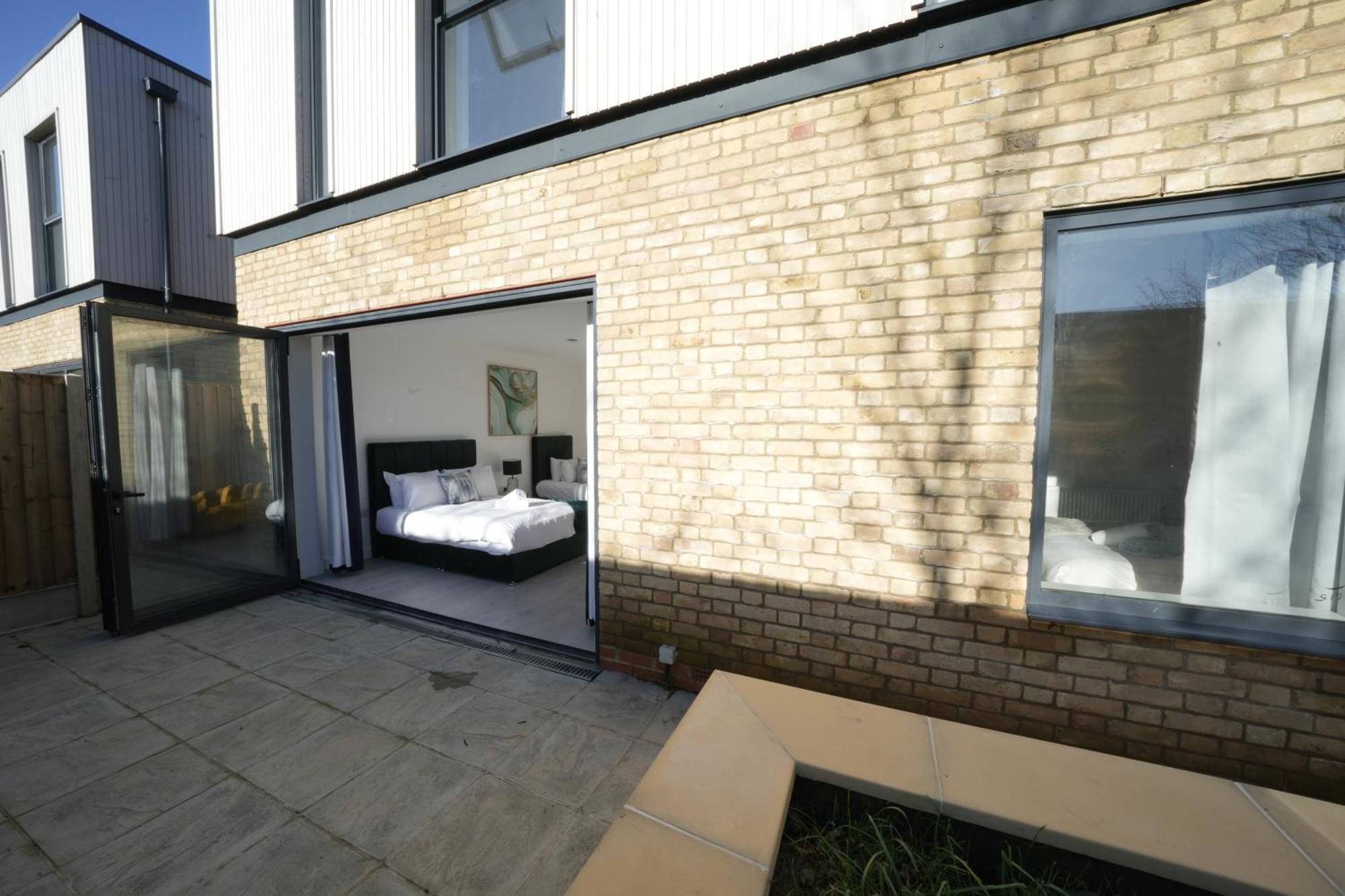 Ealing Broadway Great Stay 7-Minute Walk From The Underground ภายนอก รูปภาพ