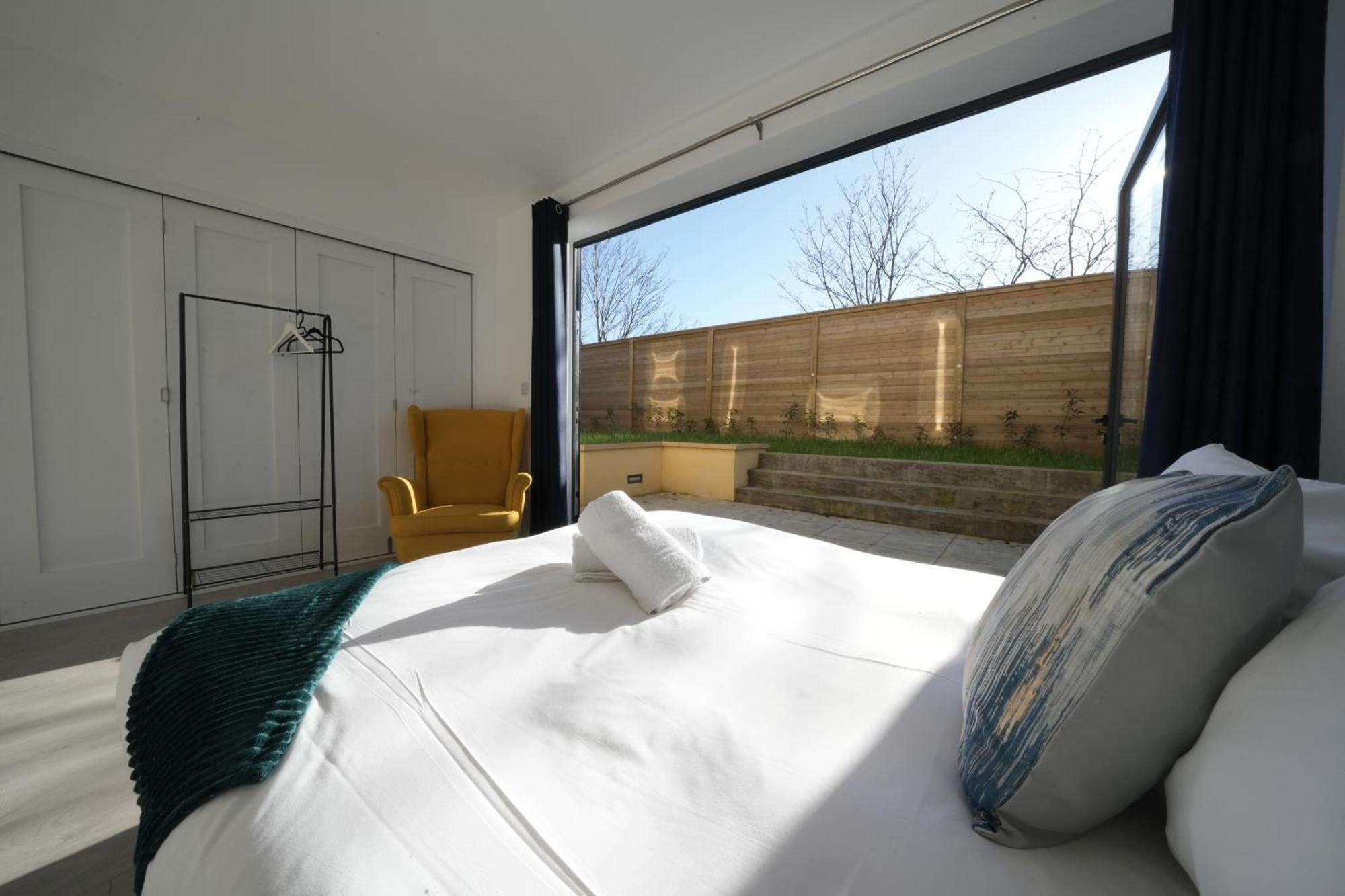 Ealing Broadway Great Stay 7-Minute Walk From The Underground ภายนอก รูปภาพ