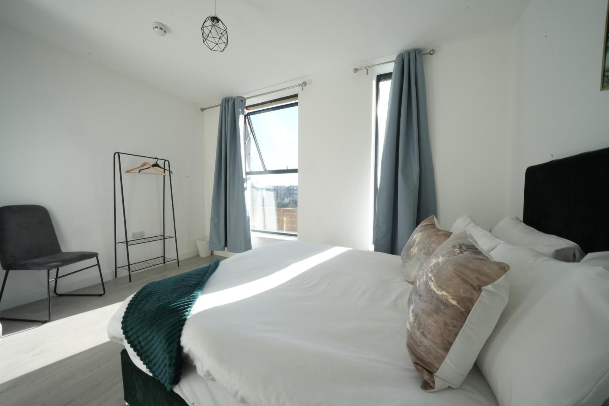 Ealing Broadway Great Stay 7-Minute Walk From The Underground ภายนอก รูปภาพ