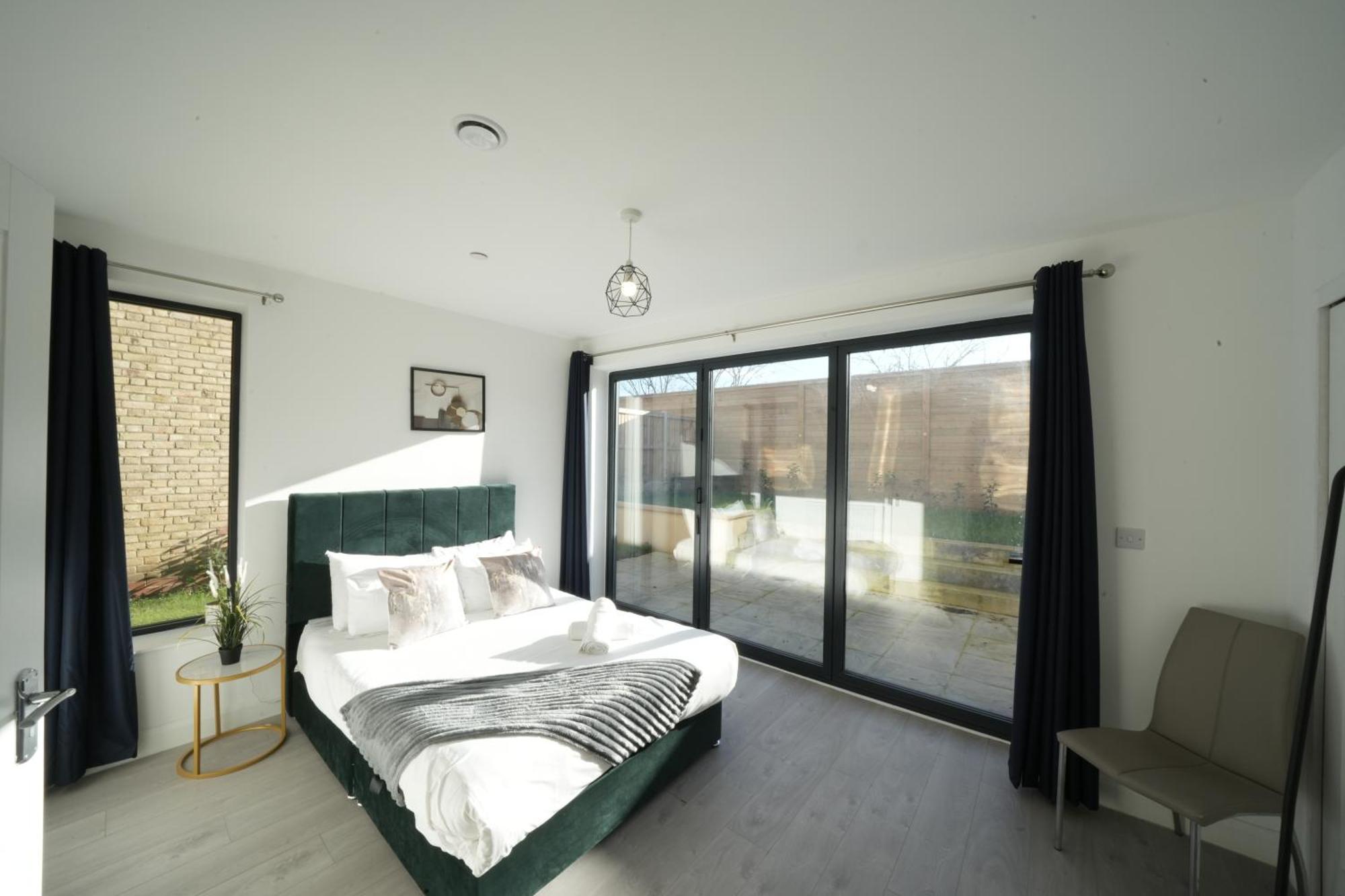 Ealing Broadway Great Stay 7-Minute Walk From The Underground ภายนอก รูปภาพ